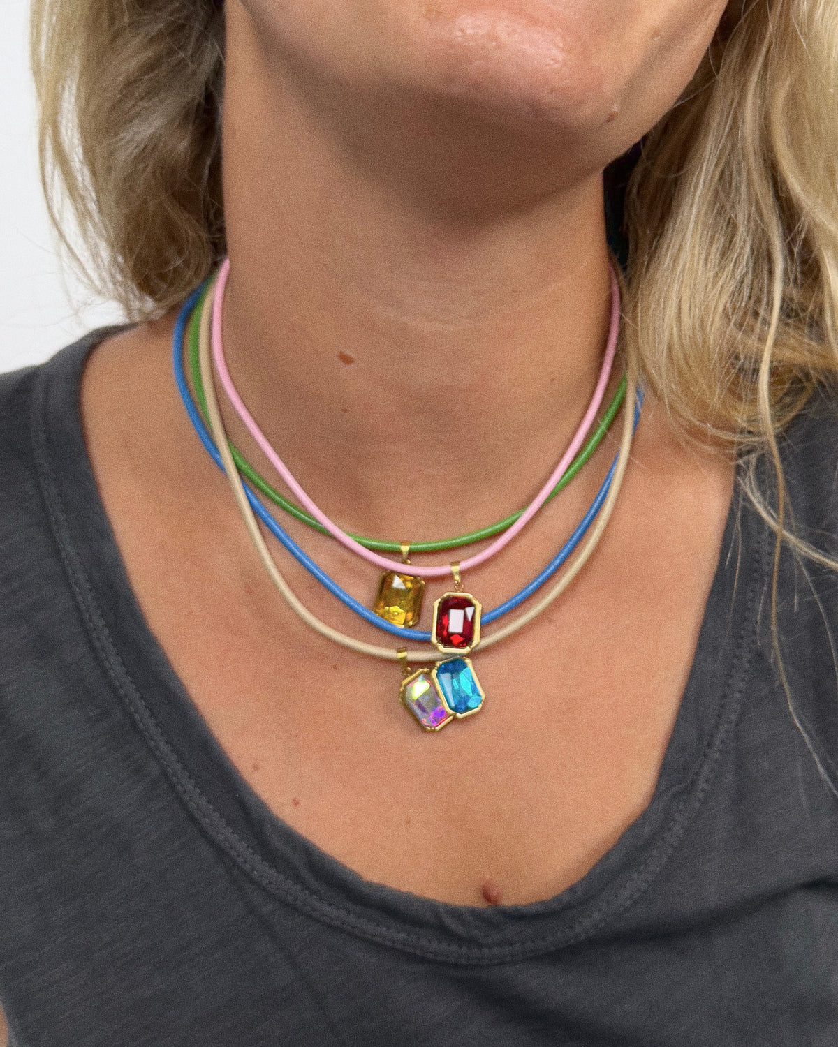 Quin Pendant Necklace- Pink