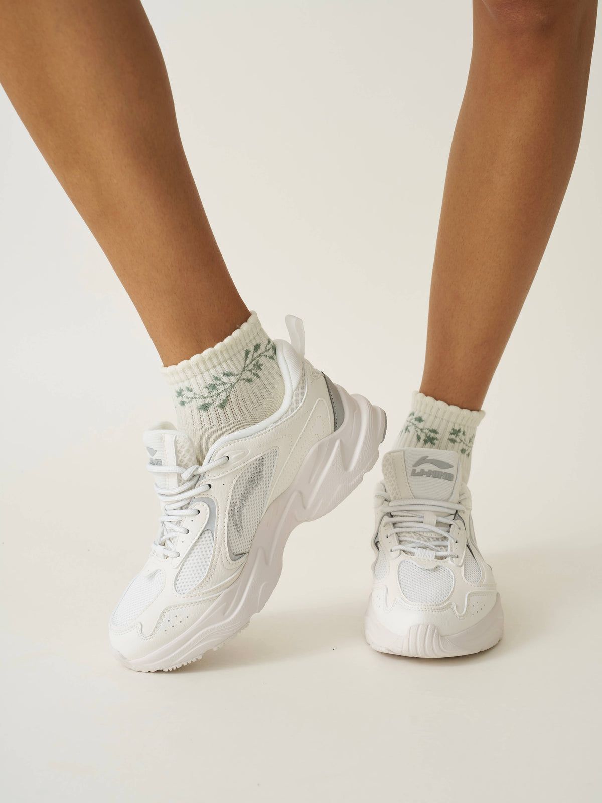 Juniper Cropped Crew Grip Sock - Garland