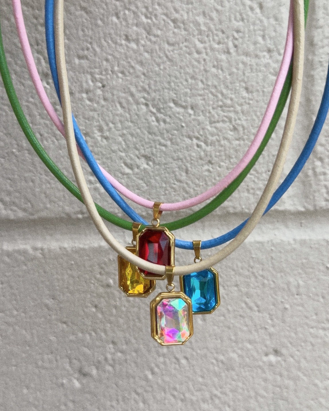 Quin Pendant Necklace- Pink